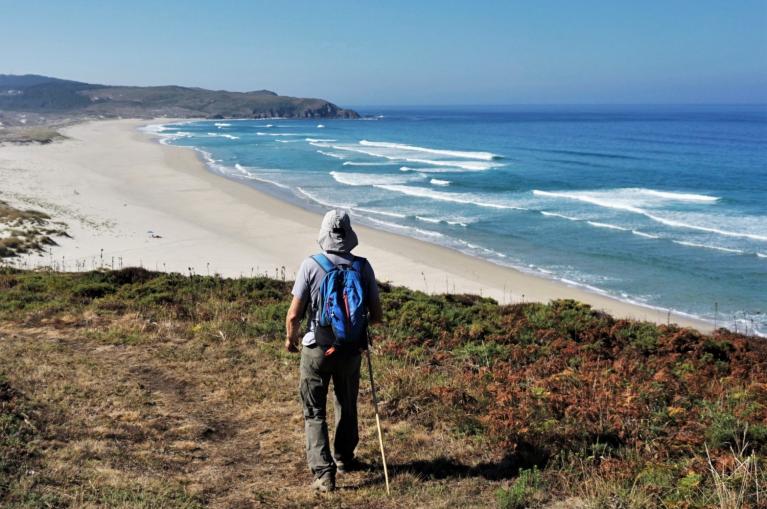 Hiker in Praia do Rostro